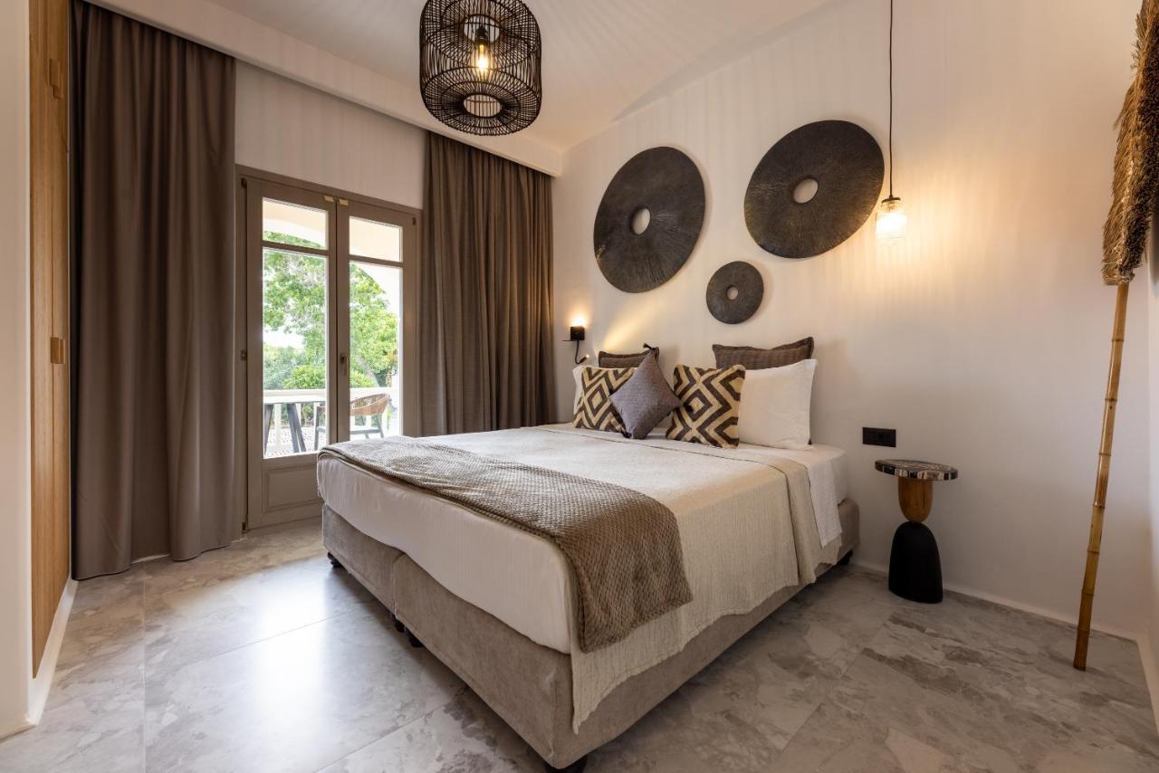 Athina Studios And Suites Plaka Bagian luar foto