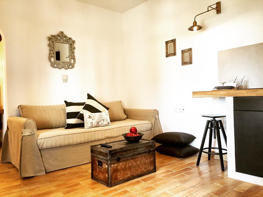 Athina Studios And Suites Plaka Bagian luar foto